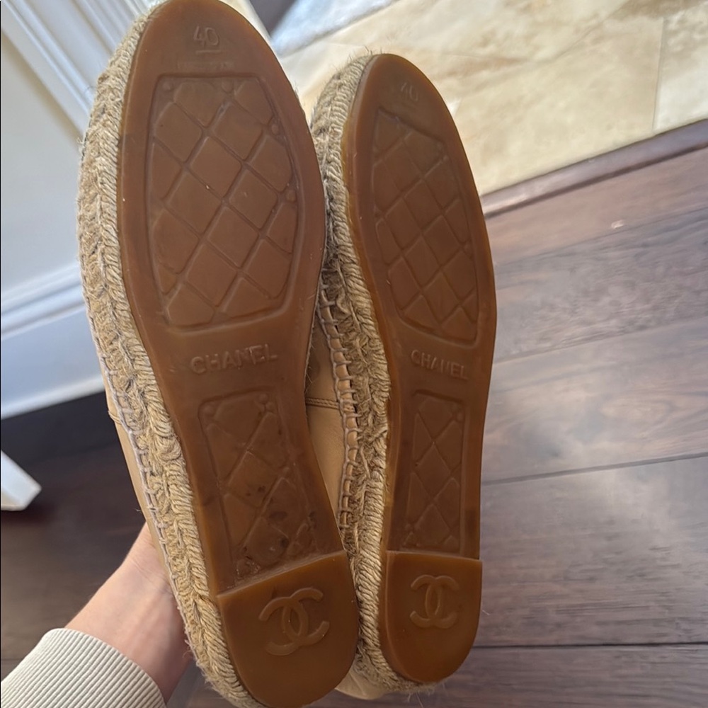 CHANEL Tan and Black Espadrilles Size 40 - Picture 5 of 6